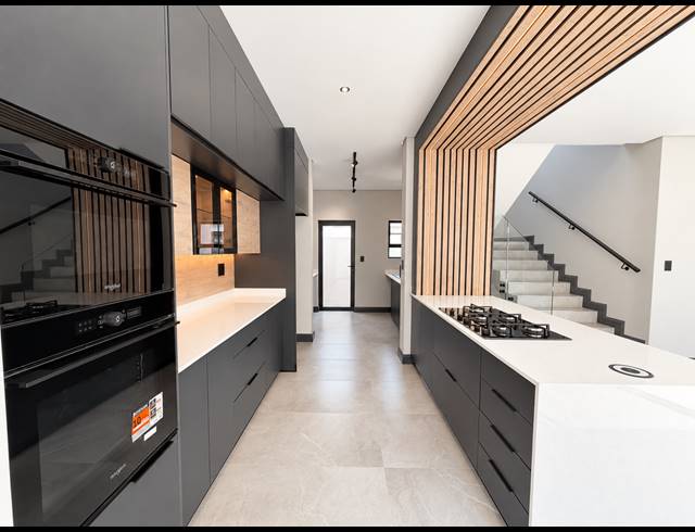 4 BEDROOM FREEHOLD FOR SALE IN FOUNTAINBROOK ESTATE